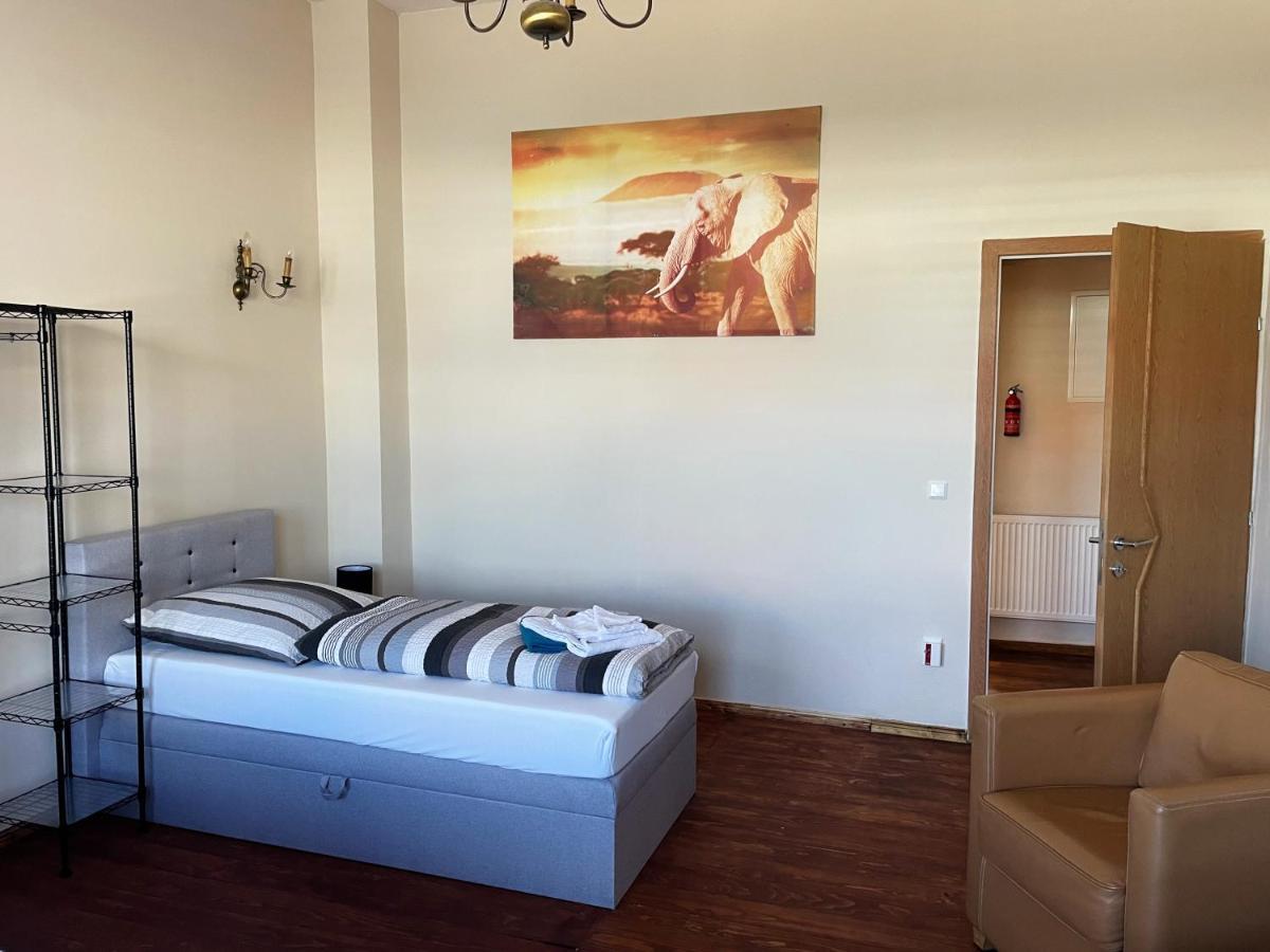 Dz Appartements - Ferienwohnung Mit Klimaanlage, Whirlpool Und Freiem Wlan - Ruhige, Zentrale Lage In ヴィッテンベルゲ エクステリア 写真